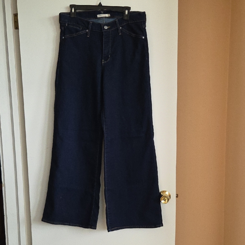Women's Levi 318 Shaping Wide Leg Jeans Size 14 /32